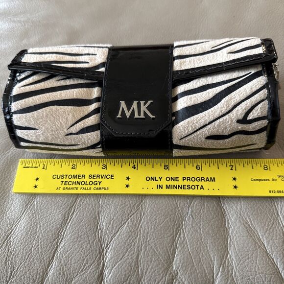 Mary Kay Zebra Jewelry Wrap with Zip Bag Magnetic Satin Lining - Picture 1 of 8